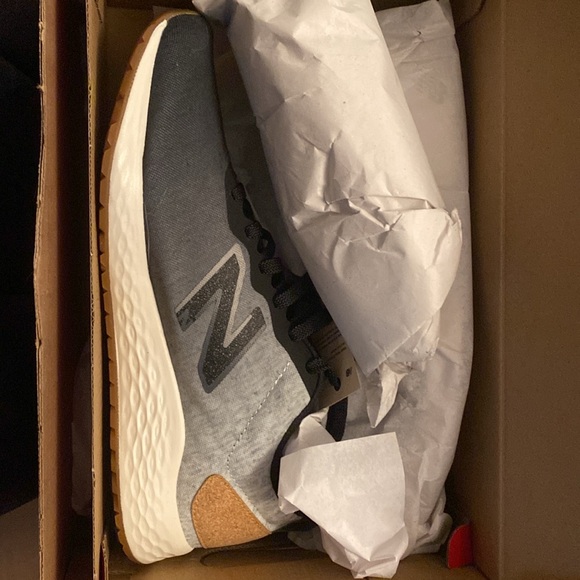 New in box. New Balance Women's Fresh Foam Arishi V3 size 10 GRAY OMBRE CORK - Picture 2 of 4